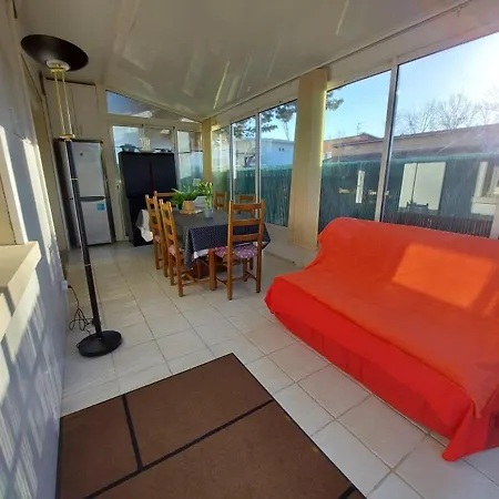 3 Pieces Rdc 8 Pers Avec Terrasse Et Confort Modeste - Fr-1-326-738 *
