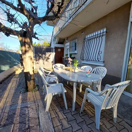3 Pieces Rdc 8 Pers Avec Terrasse Et Confort Modeste - Fr-1-326-738 شقة