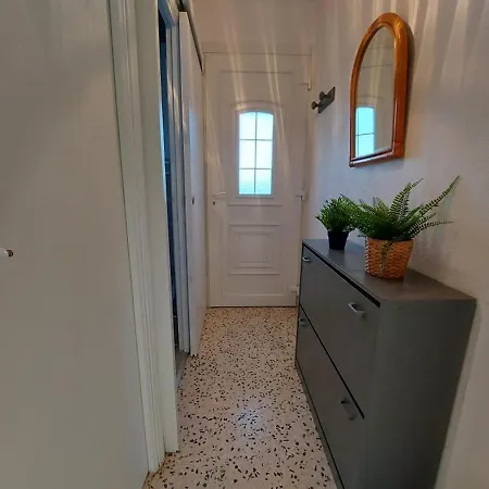 3 Pieces Rdc 8 Pers Avec Terrasse Et Confort Modeste - Fr-1-326-738 مارسيلان